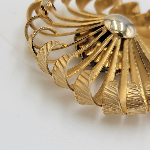 Vintage Rhinestone Pinwheel Brooch 2" Blue Green Gold Tone Crown Setting Pin - Picture 3 of 12